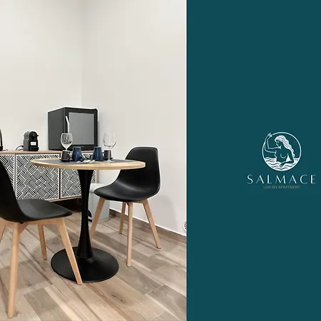 Salmace Luxury Jacuzzi Privato * バーリ